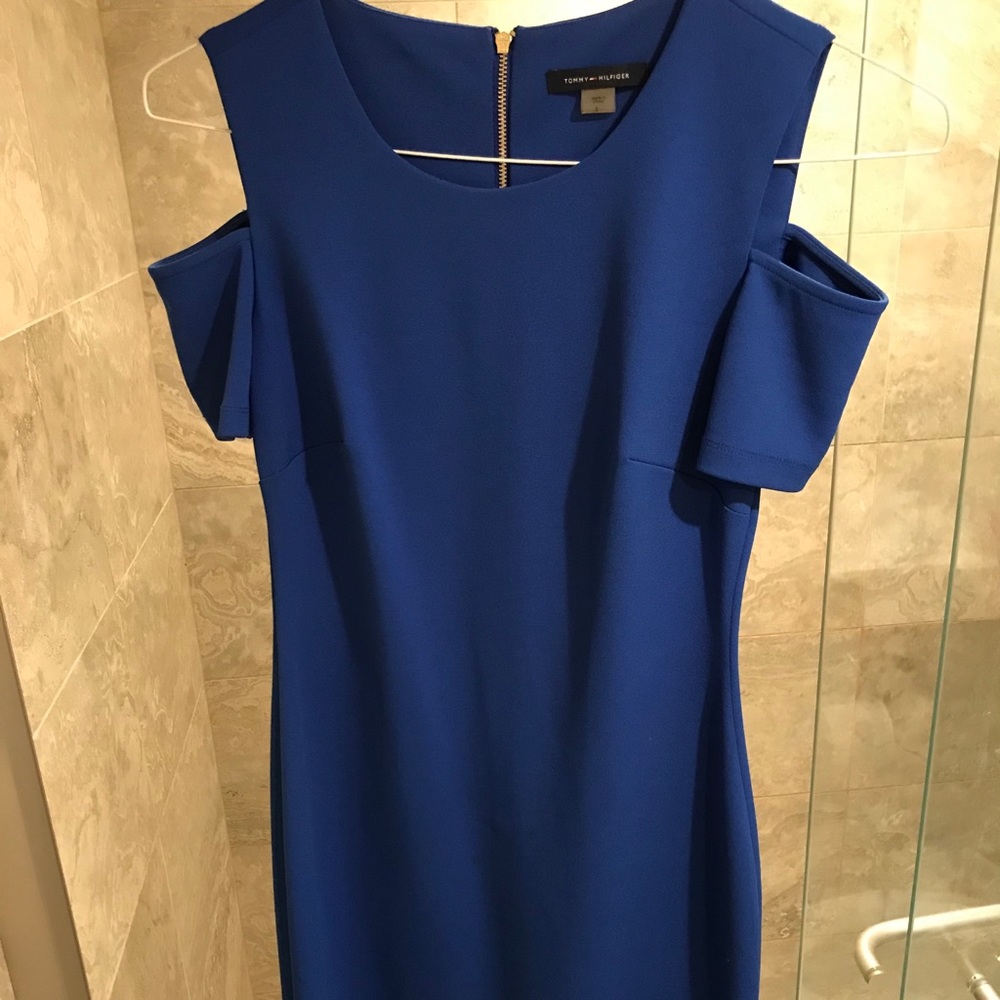 Tommy Hilfiger, off the shoulder dress!